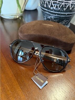 Tom Ford Black/Brown Aviator Sunglasses with Gradient Lenses
